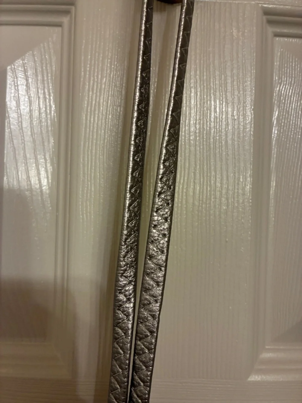 Metallic Silver Pebbled Crossbody Bag‎ with Detachable Strap